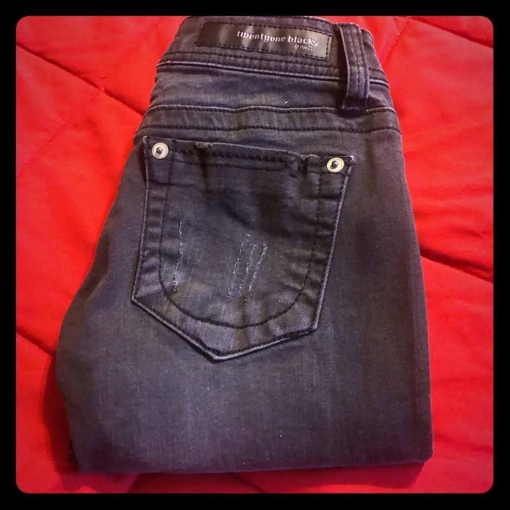 Women’s American Eagle distressed black jegging’s